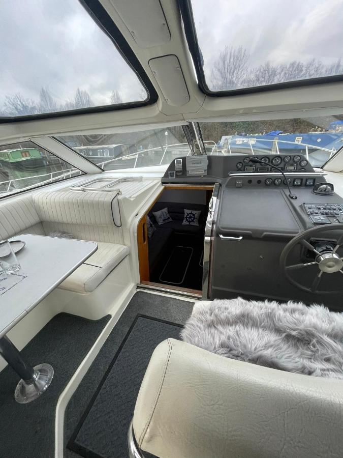 Luxury Boat Hotel Chertsey Exterior photo