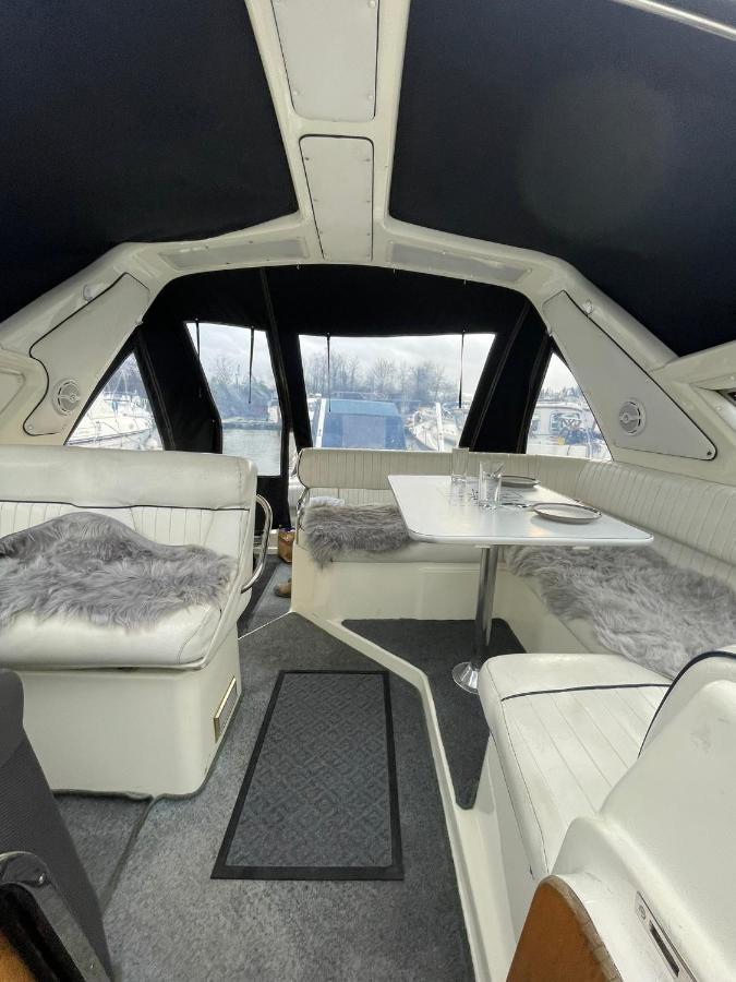 Luxury Boat Hotel Chertsey Exterior photo