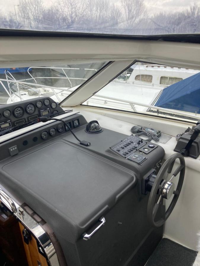 Luxury Boat Hotel Chertsey Exterior photo