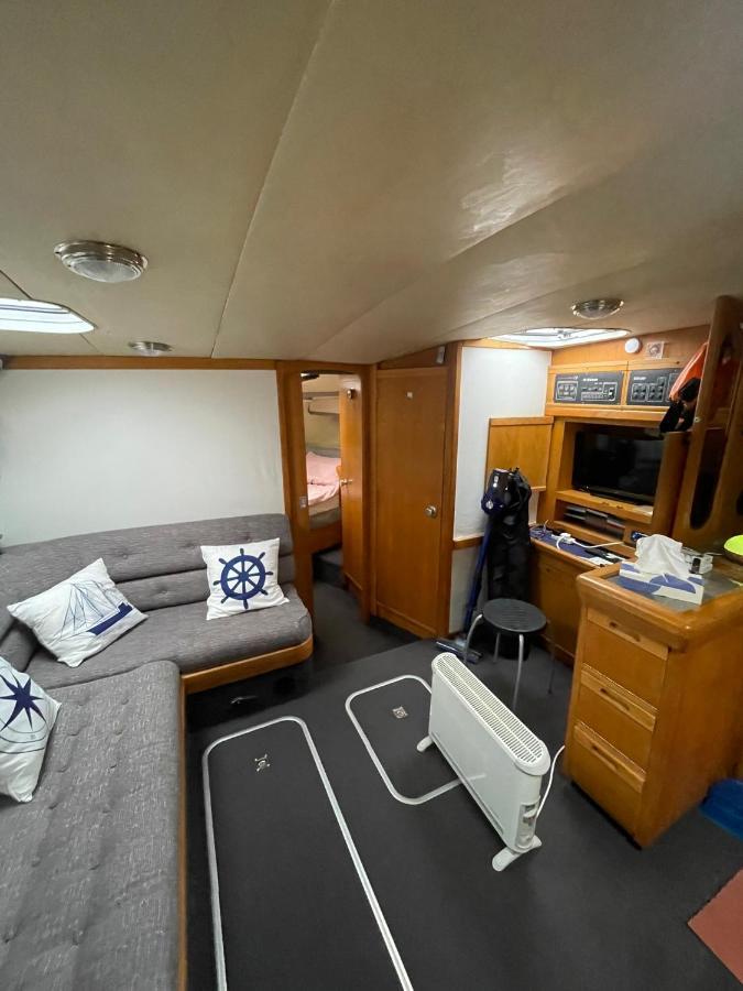 Luxury Boat Hotel Chertsey Exterior photo