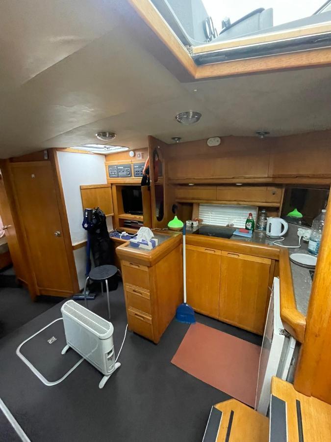 Luxury Boat Hotel Chertsey Exterior photo