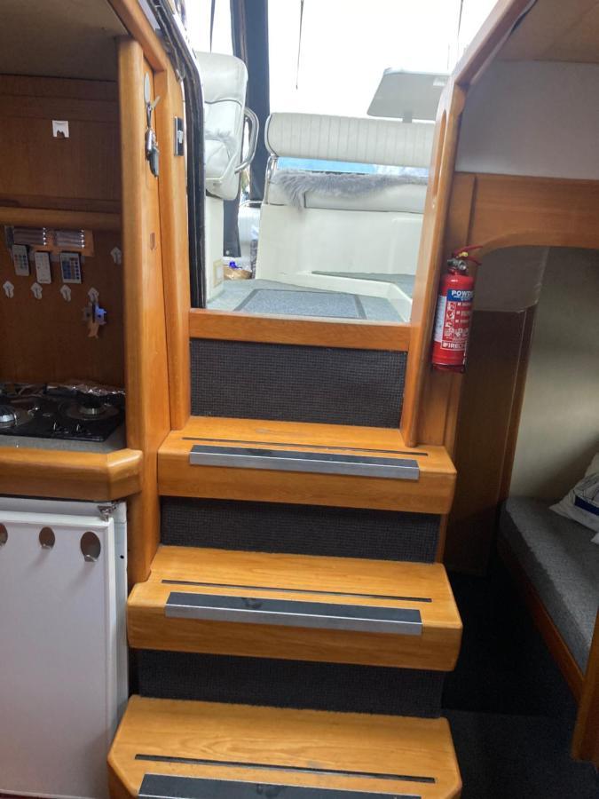 Luxury Boat Hotel Chertsey Exterior photo