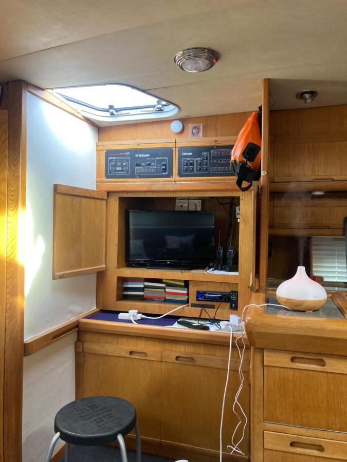 Luxury Boat Hotel Chertsey Exterior photo