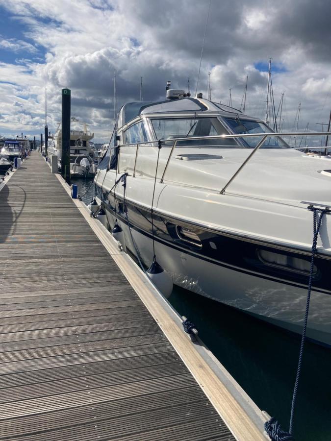 Luxury Boat Hotel Chertsey Exterior photo